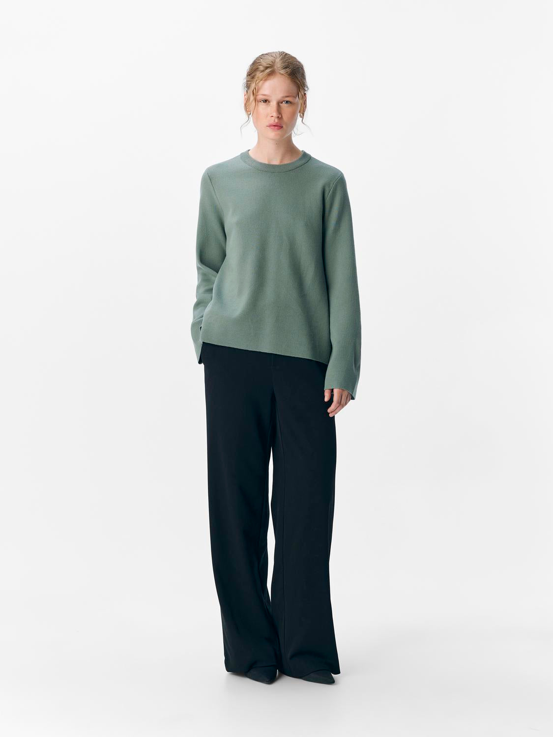 model_shot-front_full